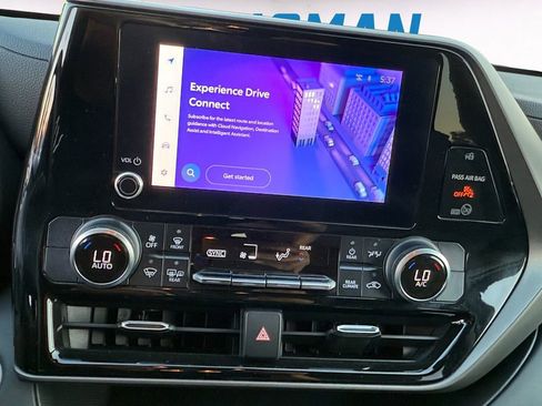 Used 2024 Toyota Highlander LE image 14