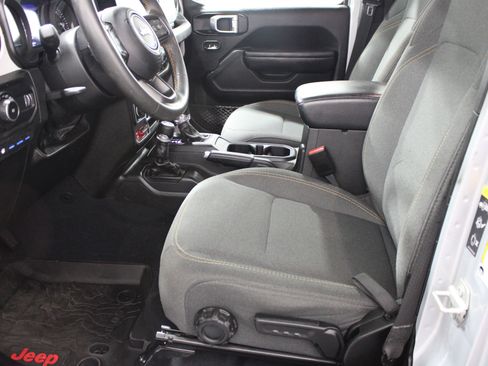 Used 2024 Jeep Wrangler Unlimited AWD/4WD image 4