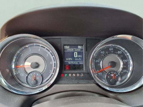 Used 2015 Chrysler Town & Country Touring-L FWD image 23
