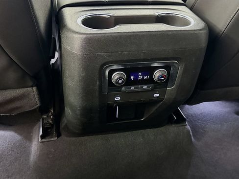 Used 2024 Chevrolet Suburban Z71 AWD/4WD image 28