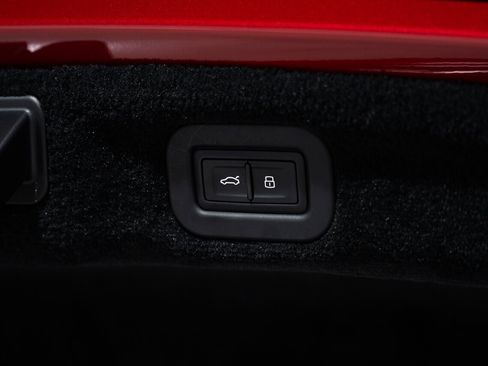 Used 2022 Bentley Flying Spur V8 image 54