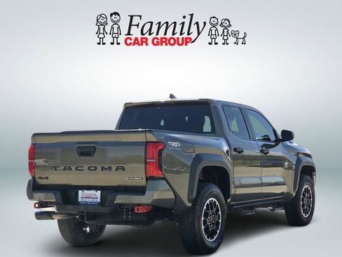 Used 2025 Toyota Tacoma TRD Off-Road AWD/4WD image 4