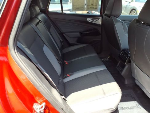Certified 2025 Volkswagen ID.4 Pro S AWD/4WD image 13