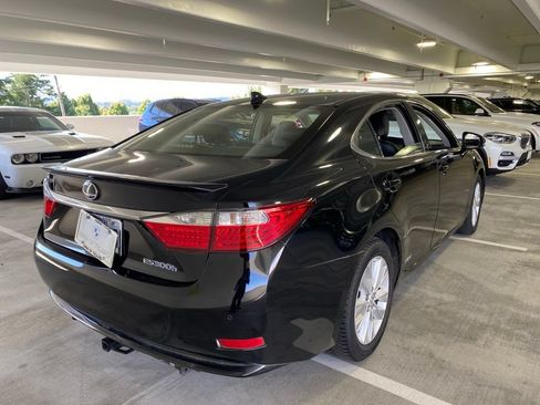 Used 2015 Lexus ES 300h w/ Navigation System Package FWD image 5