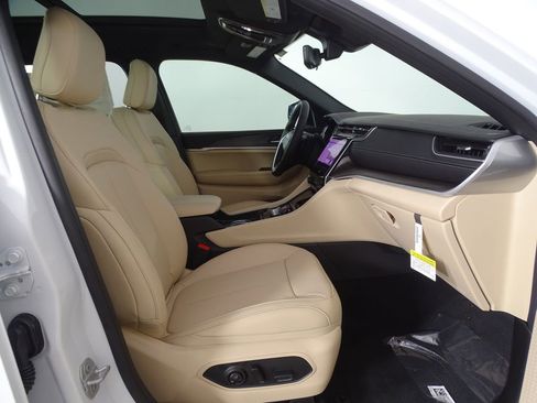 New 2025 Jeep Grand Cherokee L Limited w/ Luxury Tech Group II image 20