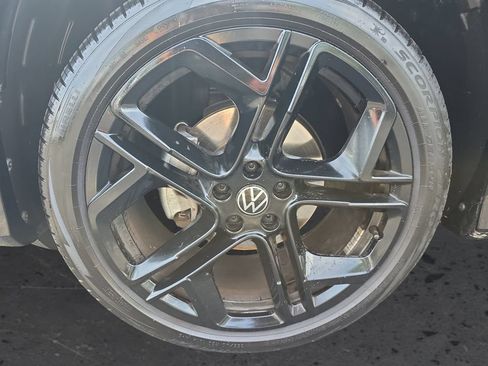 Certified 2026 Volkswagen Tiguan SE R-Line FWD image 13