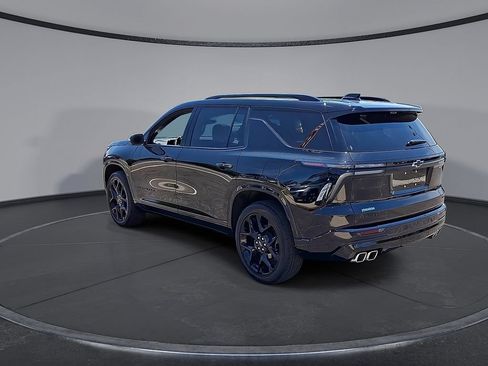 Used 2024 Chevrolet Traverse RS FWD image 2
