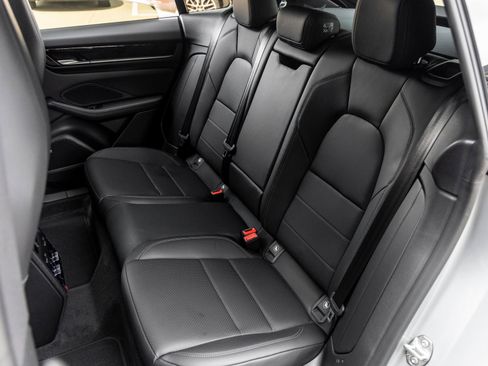 Certified 2025 Porsche Macan Electric image 32