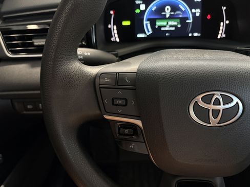 Used 2025 Toyota Camry LE FWD image 24