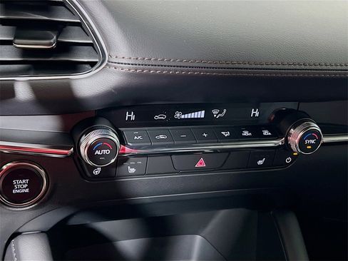 New 2026 MAZDA MAZDA3 Hatchback w/Premium Plus Pkg image 13