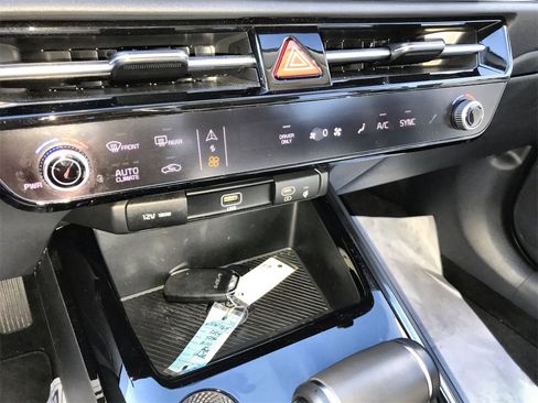 Used 2024 Kia Niro EX image 25