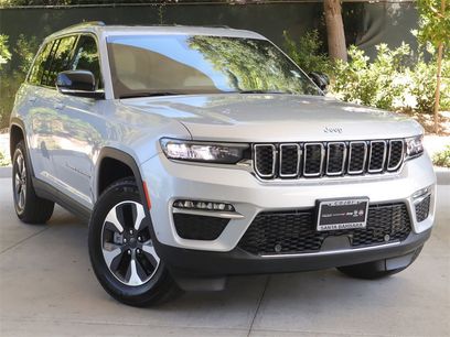 New 2023 Jeep Grand Cherokee Overland w/ Rear Seat Video Group I