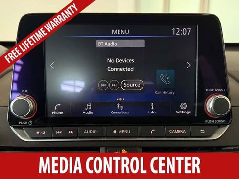 Used 2024 Nissan Altima 2.5 SV FWD image 12