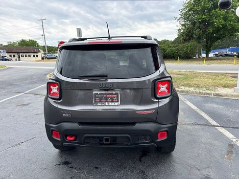 Used 2016 Jeep Renegade Trailhawk w/ Premium Trailhawk Package AWD/4WD image 4