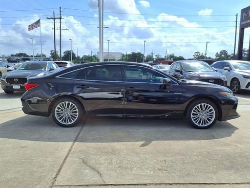 Used 2019 Toyota Avalon Limited FWD image 5
