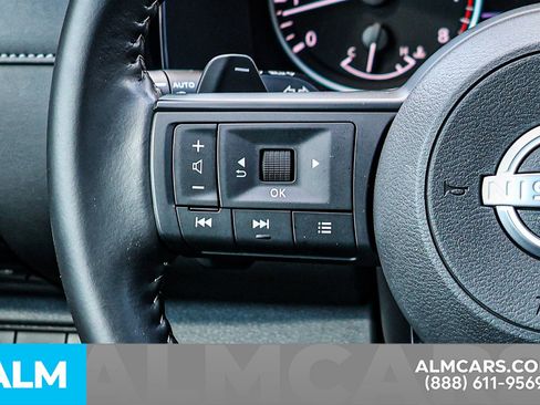 Used 2024 Nissan Pathfinder SV w/ SV Premium Package image 32