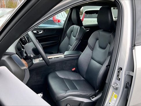 Certified 2023 Volvo XC60 B5 Plus w/ Climate Package image 9