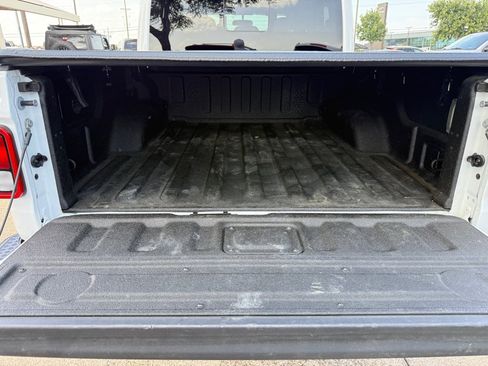 Used 2025 Jeep Gladiator Sport AWD/4WD image 9