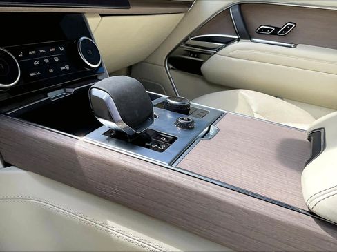 Used 2023 Land Rover Range Rover SE image 16