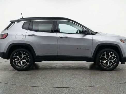 Used 2025 Jeep Compass Limited image 11