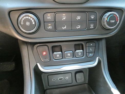 Used 2018 GMC Terrain SLE FWD image 26