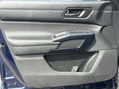 Used 2025 Nissan Pathfinder SV image 23