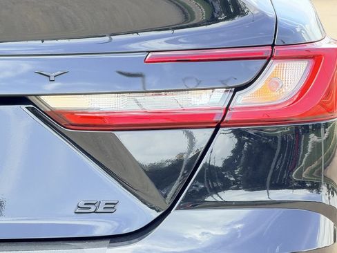 Used 2026 Toyota Camry SE FWD image 11