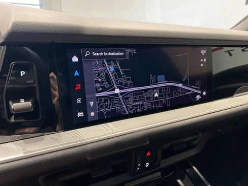 Used 2024 Porsche Cayenne image 17