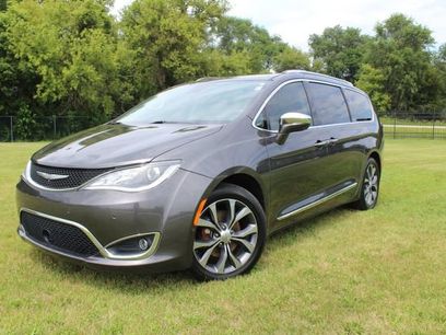 Used 2018 Chrysler Pacifica Limited w/ Advanced Safetytec Group