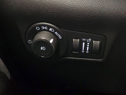 Used 2025 Jeep Compass Latitude AWD/4WD image 12