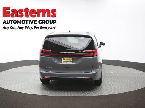 Used 2023 Chrysler Pacifica Touring-L FWD image 40