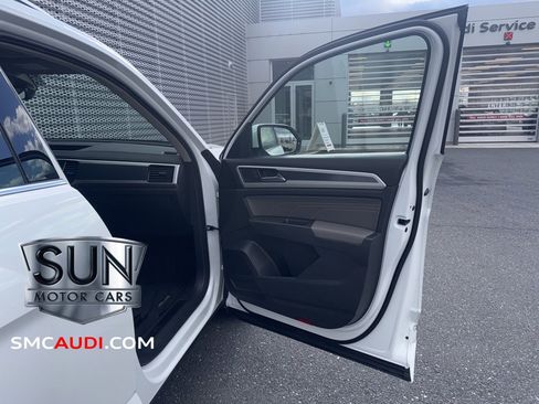 Used 2023 Volkswagen Atlas SEL Premium image 10
