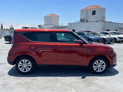 Certified 2025 Kia Soul LX FWD image 9