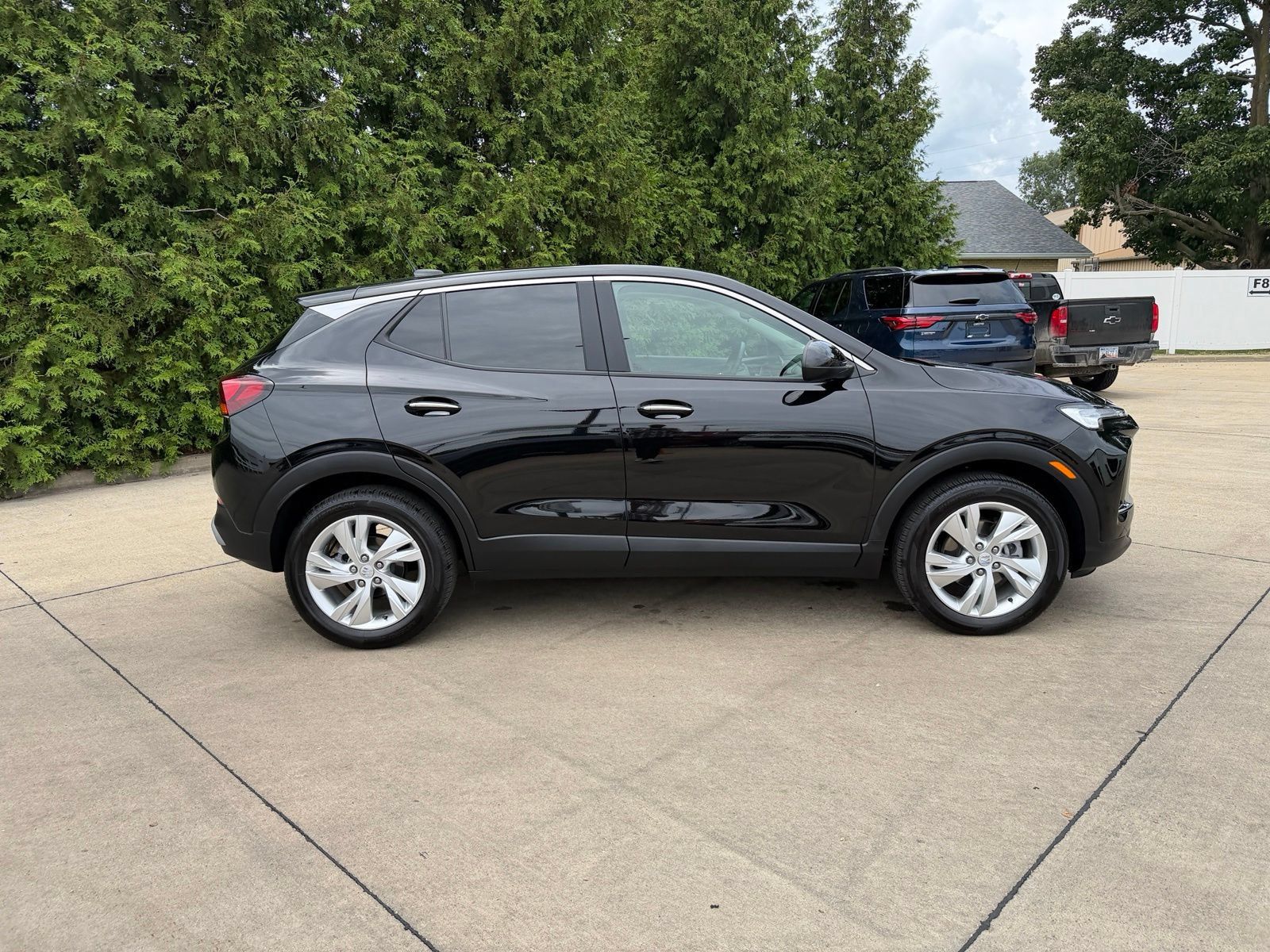 Used 2024 Buick Encore GX Preferred w/ Comfort Package FWD image 31