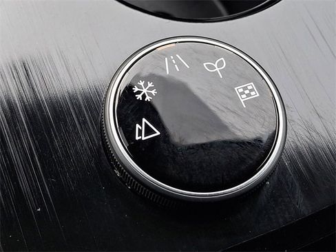 Used 2021 Nissan Rogue SV image 25