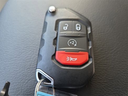 Certified 2025 Jeep Gladiator Rubicon w/ Safety Group image 32