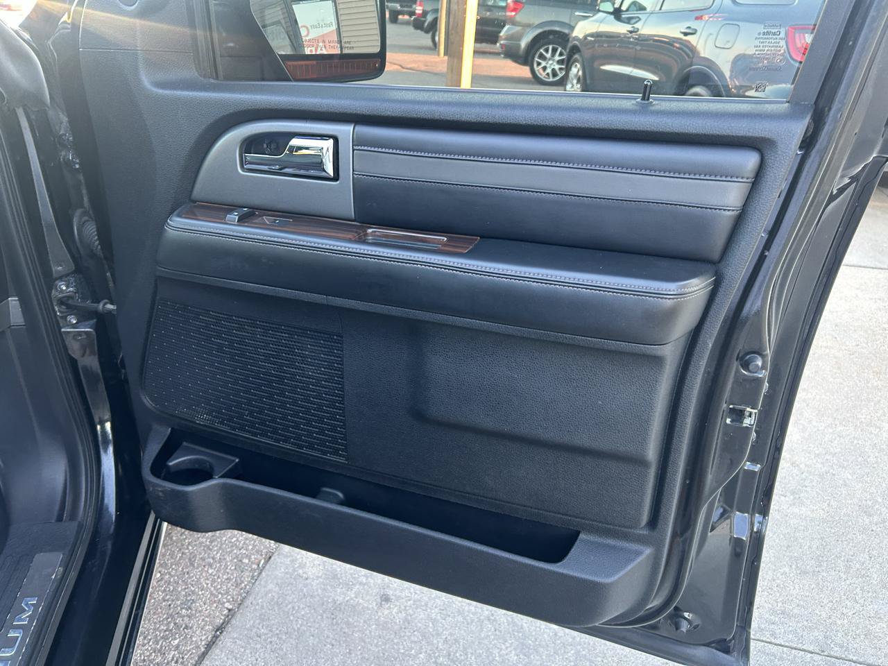 Used 2015 Ford Expedition EL Platinum AWD/4WD image 17
