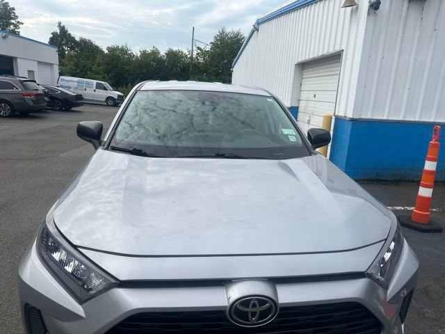 Used 2022 Toyota RAV4 LE AWD/4WD image 3