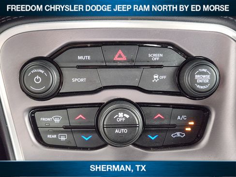 Used 2022 Dodge Challenger SXT RWD image 13
