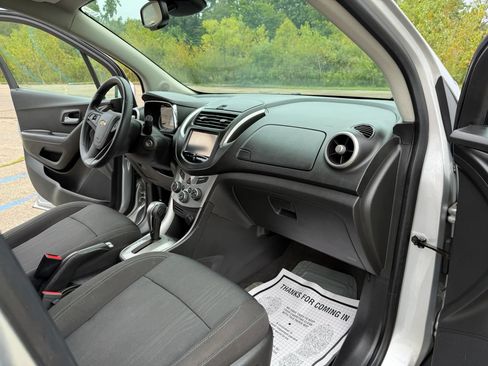 Used 2016 Chevrolet Trax LT FWD image 19