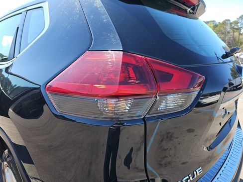 Used 2019 Nissan Rogue S AWD/4WD image 36