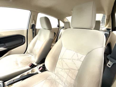Used 2011 Ford Fiesta SE w/ Super Fuel Economy Pkg FWD image 12
