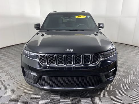 Used 2024 Jeep Grand Cherokee Laredo w/ Luxury Tech Group I AWD/4WD image 11