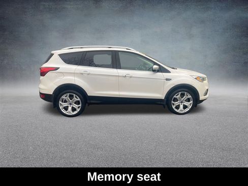 Used 2019 Ford Escape Titanium image 7
