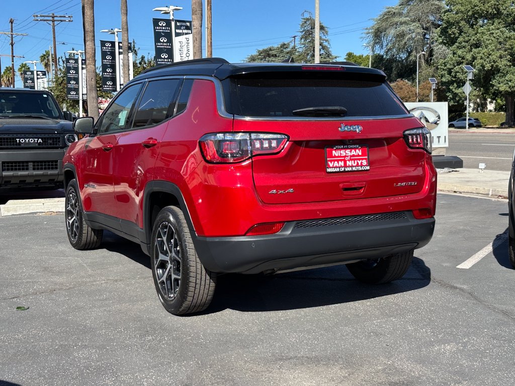 Used 2025 Jeep Compass Limited AWD/4WD image 4