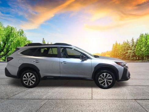 Certified 2025 Subaru Outback Premium image 3