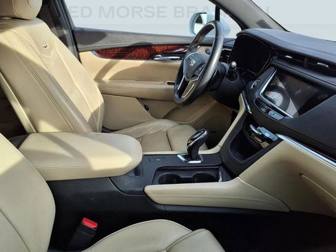 Used 2017 Cadillac XT5 Luxury w/ Driver Awareness Package image 5