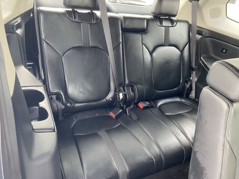 Certified 2023 Honda Pilot Touring image 12