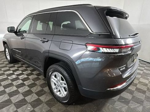 Used 2024 Jeep Grand Cherokee Laredo AWD/4WD image 4