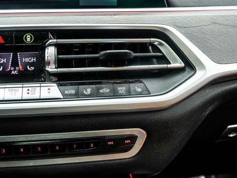 Used 2022 BMW X7 xDrive40i w/ Premium Package image 24